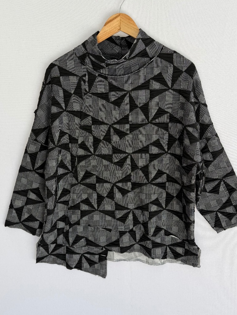 KOZAN Size XS Black & Gray Geo Print Mock Neck Asymmetrical Hem Boxy Tunic Top